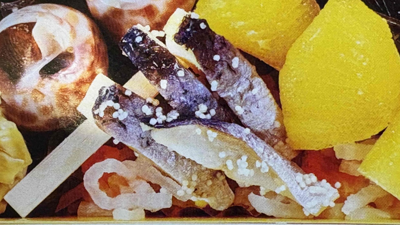 ジャパネットおせちの新登場のとらふぐ皮の七味柚子和え、紅白なます。