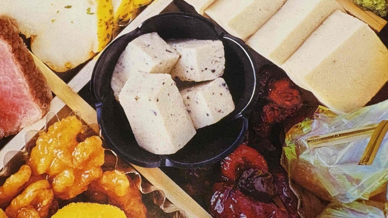 ジャパネットおせちの新登場のトリュフフロマージュ。