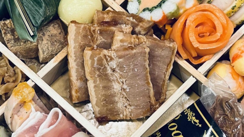 ジャパネットおせちのホエー豚の角煮。