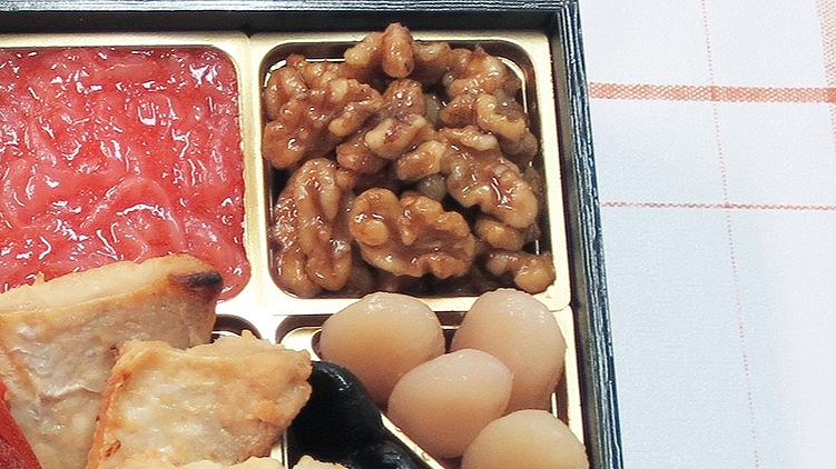 新玉の息吹の胡桃飴炊。