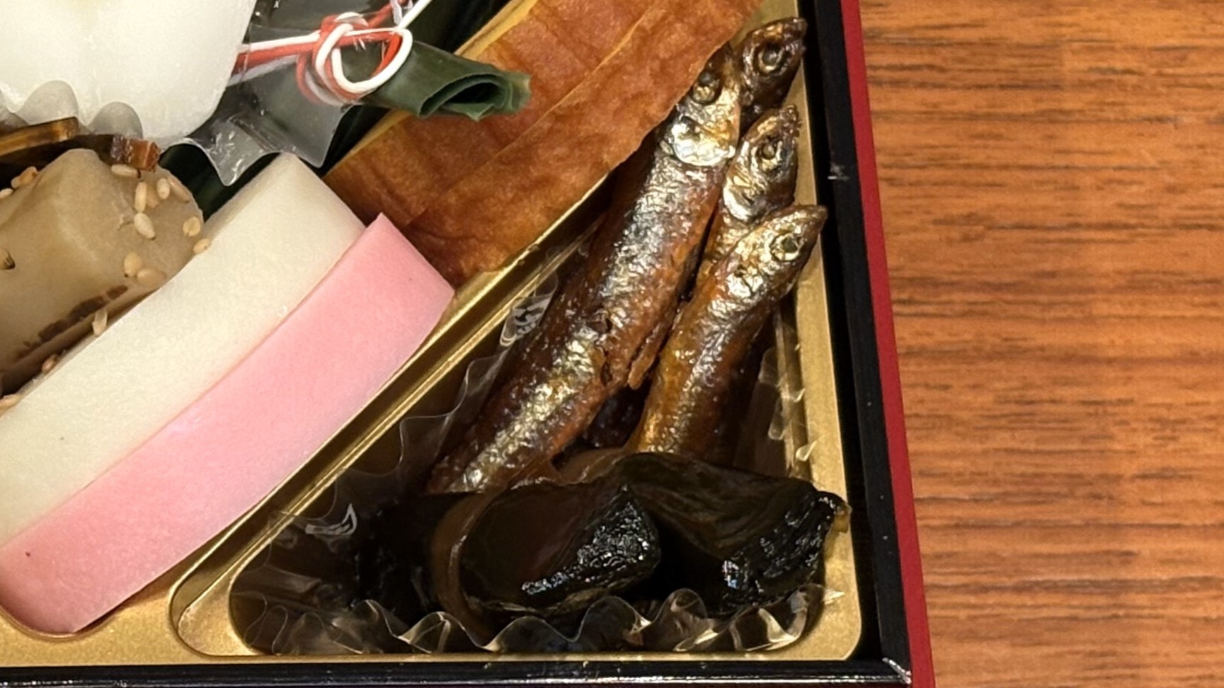 ベルーナおせち結のわかさぎ甘露煮、一口生昆布巻