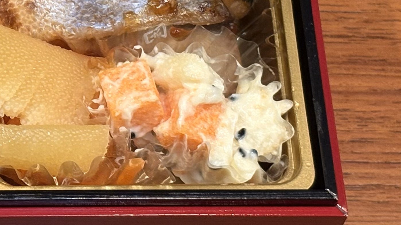 ベルーナおせち結の紅白魚卵サラダ