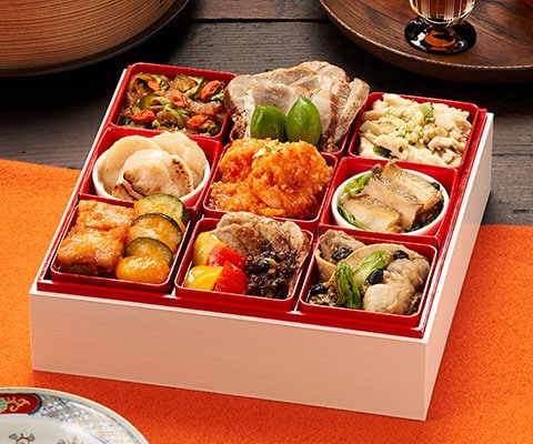 2025年発売のOisixおせち「慶華」。