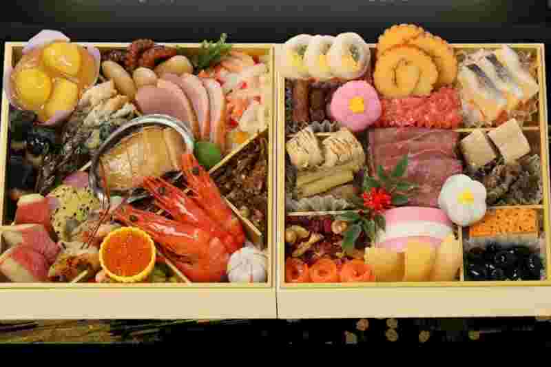 2025年発売の杵屋おせち「豊楽」。