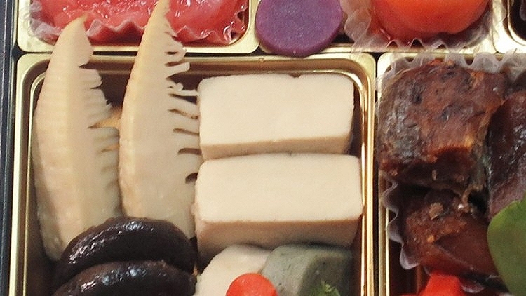 清新おせちの高野豆腐。